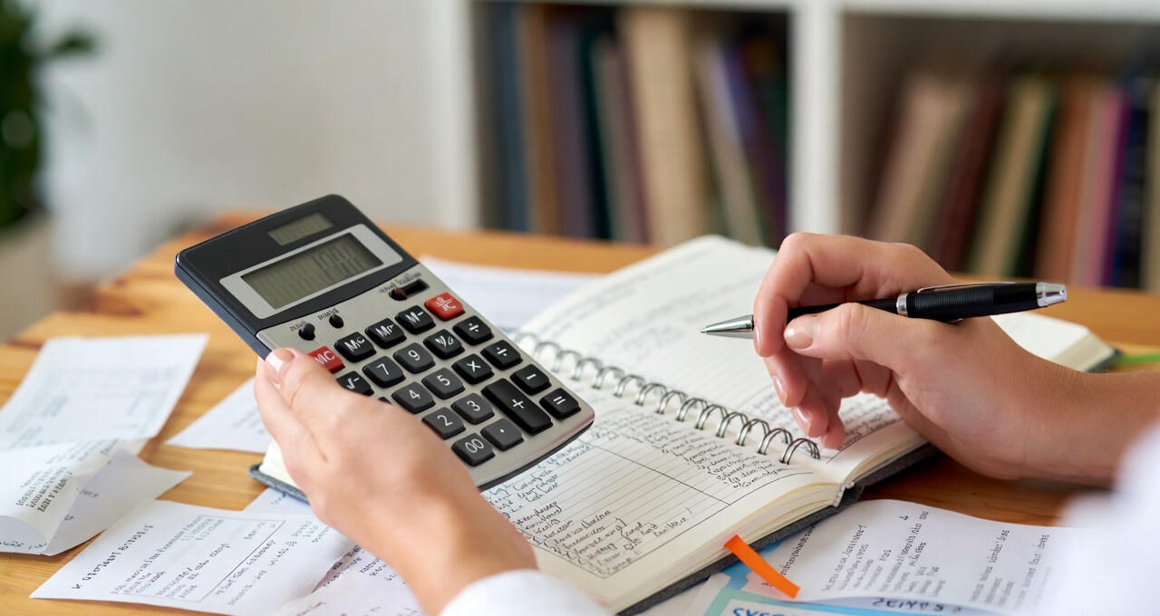 How to Save Money on Monthly Household Expenses